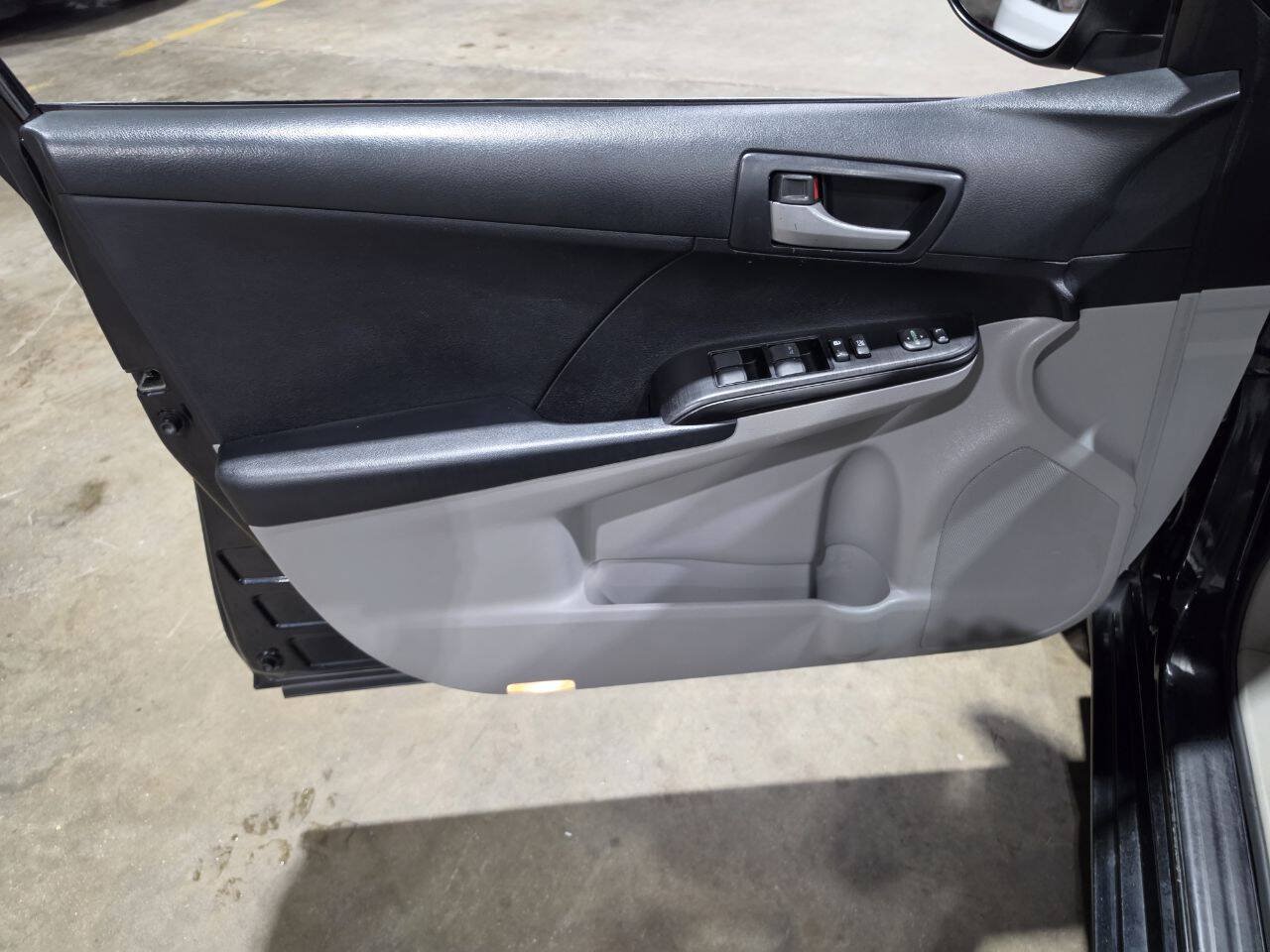 Used 2013 Toyota Camry FWD image 21