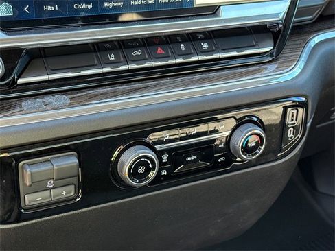 Used 2024 Chevrolet Silverado 2500 LT image 27