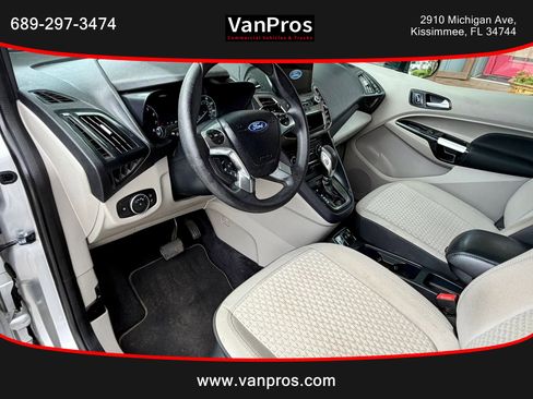 Used 2023 Ford Transit Connect XLT image 8