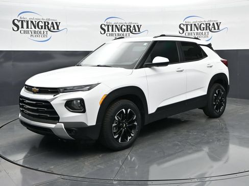 Used 2023 Chevrolet TrailBlazer LT FWD image 3