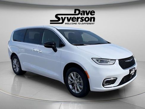 New 2026 Chrysler Pacifica Select image 7