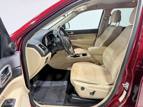 Used 2019 Jeep Grand Cherokee Laredo image 26