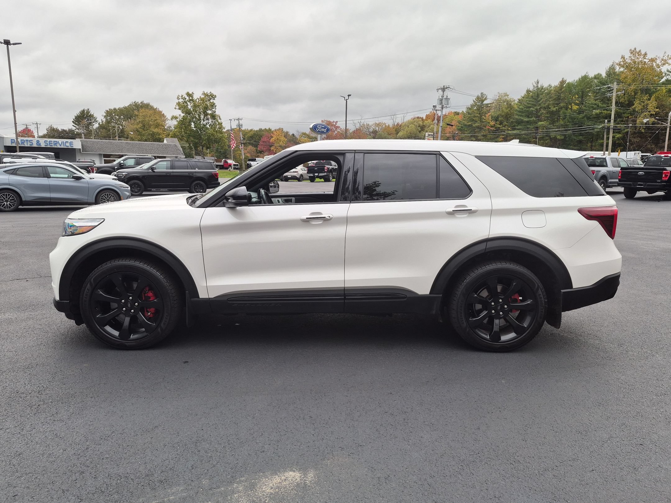 Used 2022 Ford Explorer ST w/ Equipment Group 401A AWD/4WD image 6