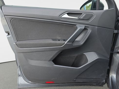 Used 2020 Volkswagen Tiguan S image 27