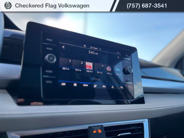 Used 2025 Volkswagen Taos SE FWD image 36