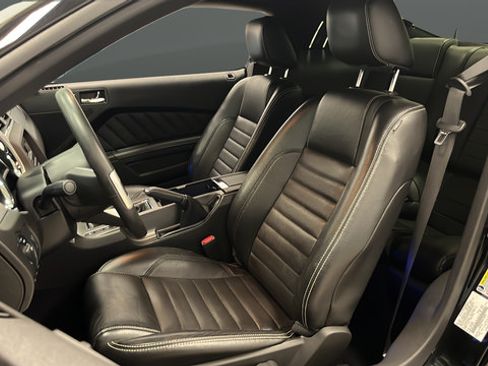 Used 2010 Ford Mustang GT RWD image 9