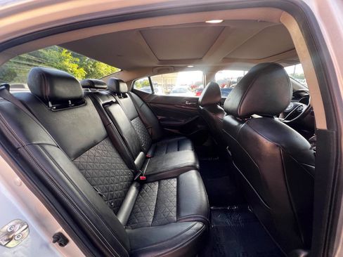Used 2017 Nissan Maxima Platinum FWD image 11