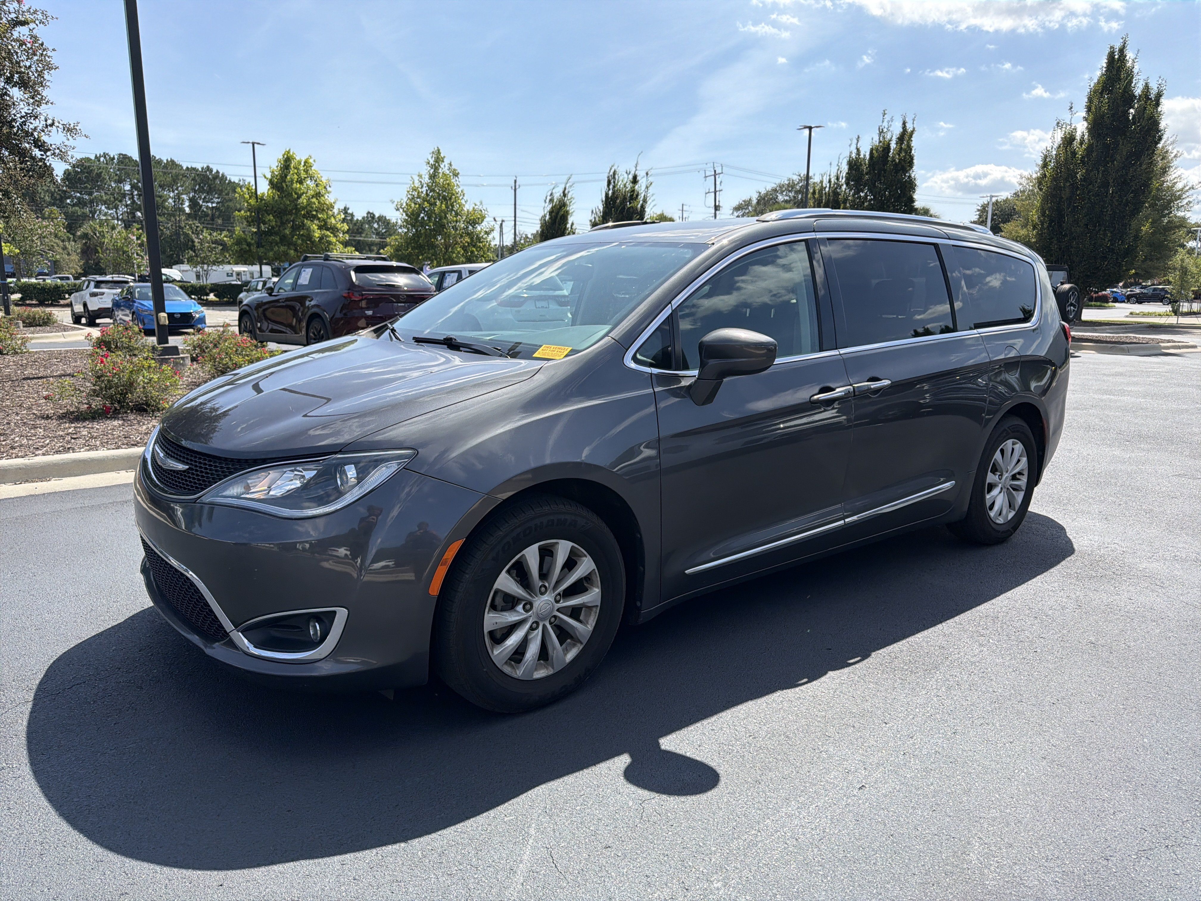 Used 2018 Chrysler Pacifica Touring-L FWD image 4