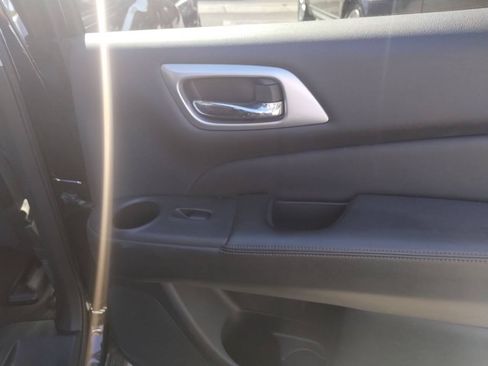 Used 2018 Nissan Pathfinder SL FWD image 33