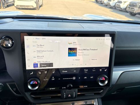 Used 2025 Lexus GX 550 w/ Accessory Package (2T) AWD/4WD image 26