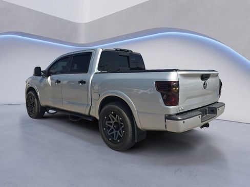 Used 2018 Nissan Titan SV w/ SV Convenience Package AWD/4WD image 4