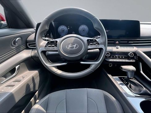 Used 2025 Hyundai Elantra SEL FWD image 5