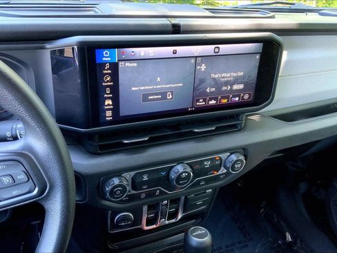 Certified 2024 Jeep Gladiator Sport AWD/4WD image 4