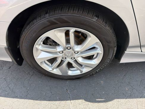 Used 2019 Honda Accord LX image 17