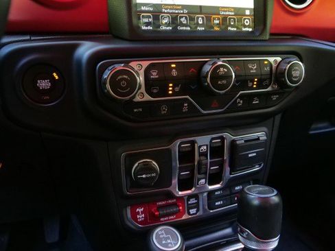 Used 2020 Jeep Gladiator Rubicon AWD/4WD image 14