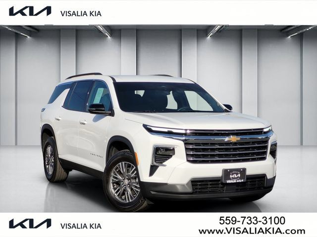 Used 2026 Chevrolet Traverse LT FWD image 1