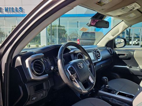 Used 2019 Toyota Tacoma SR5 RWD image 10