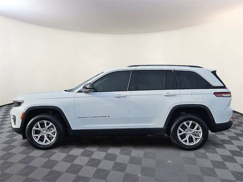 Used 2022 Jeep Grand Cherokee Limited image 7
