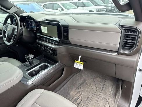 Used 2024 Chevrolet Silverado 1500 LTZ w/ LTZ Premium Package image 17