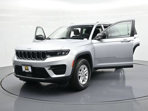 Used 2023 Jeep Grand Cherokee Laredo w/ Luxury Tech Group I AWD/4WD image 24