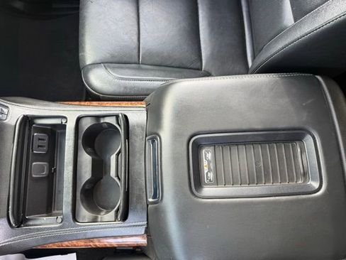 Used 2018 Chevrolet Suburban Premier image 31