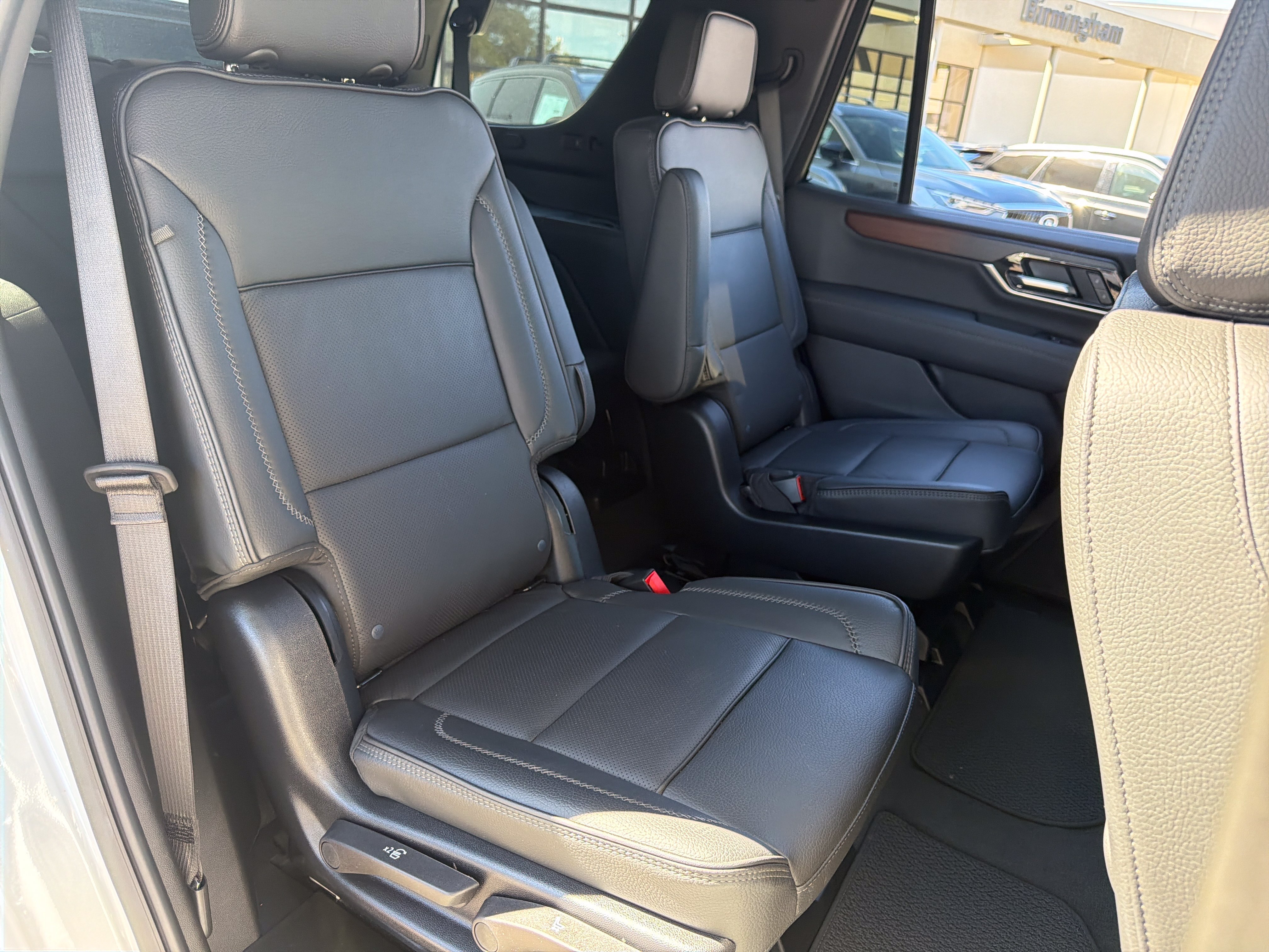 Used 2025 GMC Yukon Denali w/ Sun & Power Step Package AWD/4WD image 37