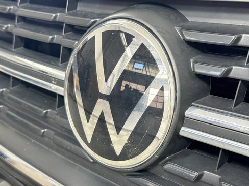 Certified 2023 Volkswagen Jetta SE w/ Panoramic Sunroof Package FWD image 29