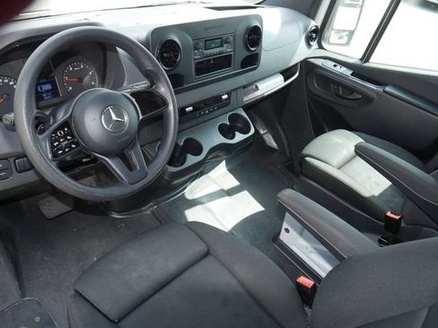 Used 2021 Mercedes-Benz Sprinter 2500 image 11