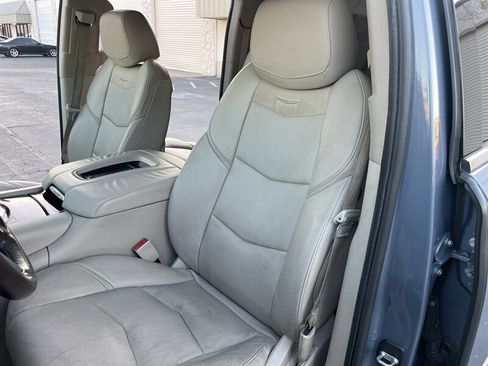 Used 2016 Cadillac Escalade ESV Luxury image 25