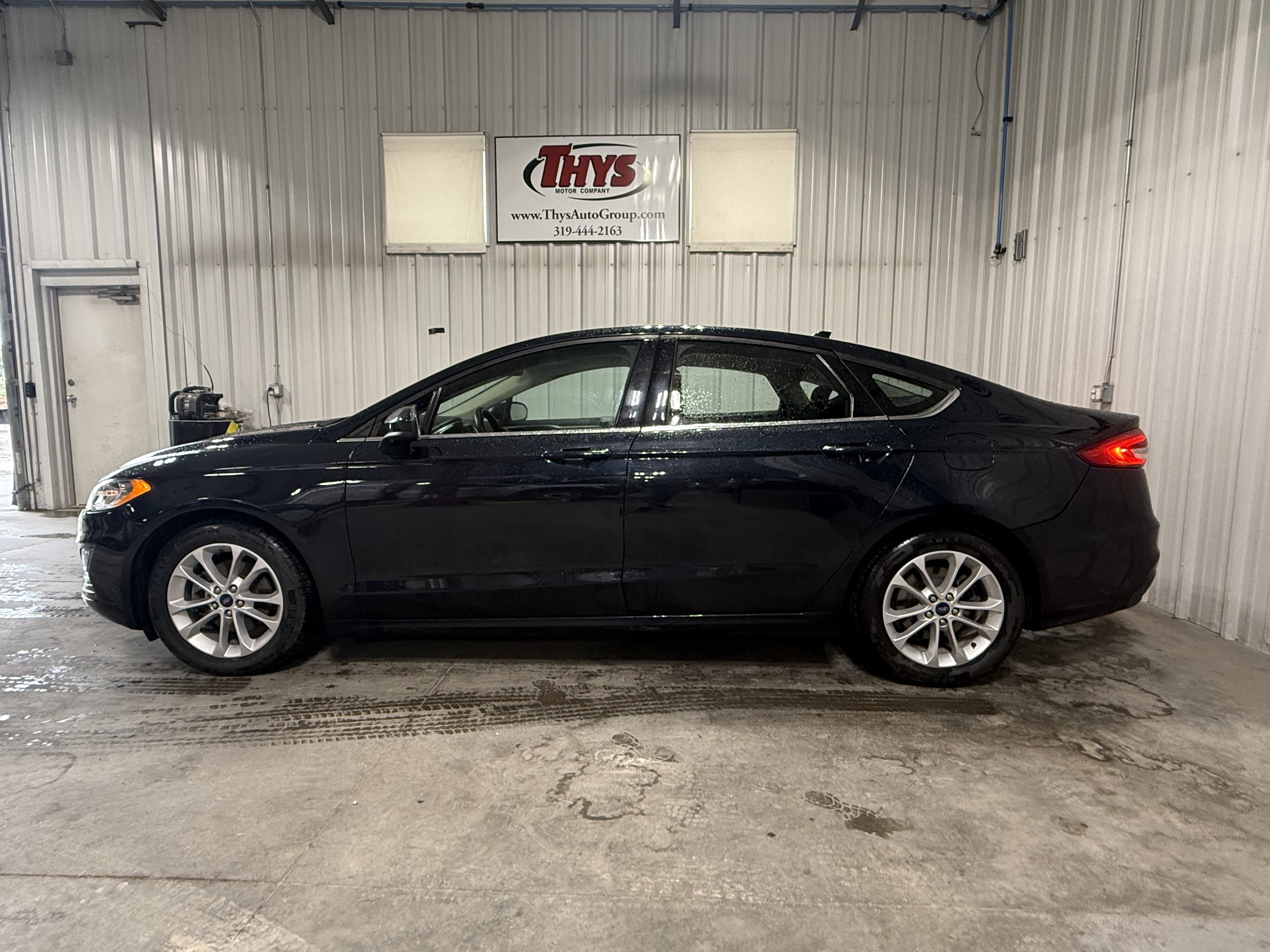 Used 2020 Ford Fusion SE FWD image 14