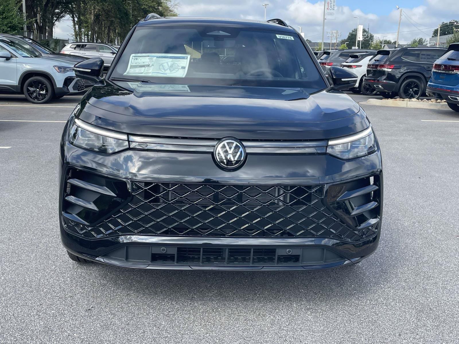 New 2026 Volkswagen Tiguan SE R-Line FWD image 2
