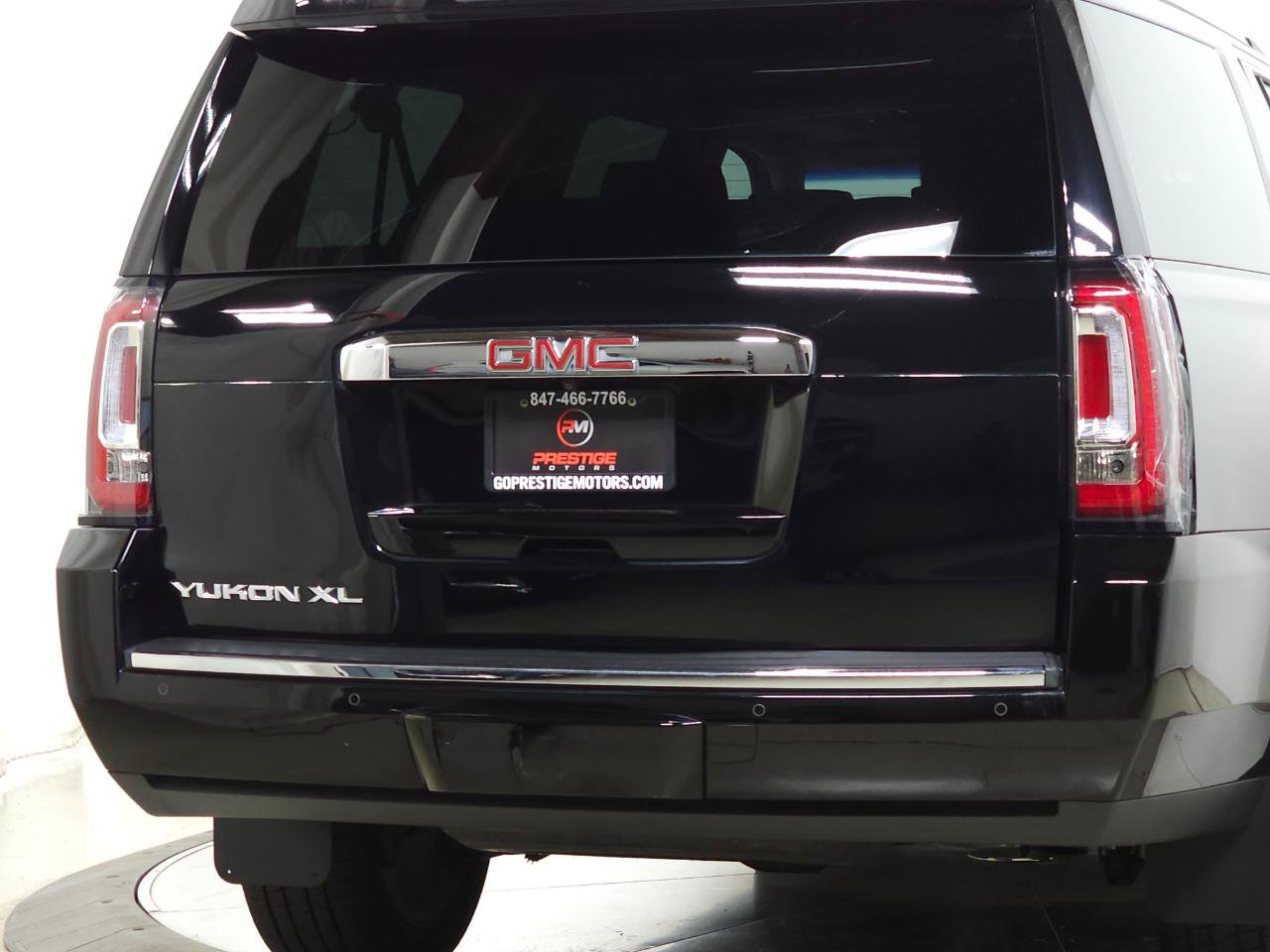 Used 2017 GMC Yukon XL Denali w/ Open Road Package AWD/4WD image 8