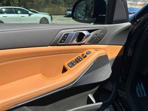 Certified 2022 BMW X5 xDrive40i w/ M Sport Package image 18