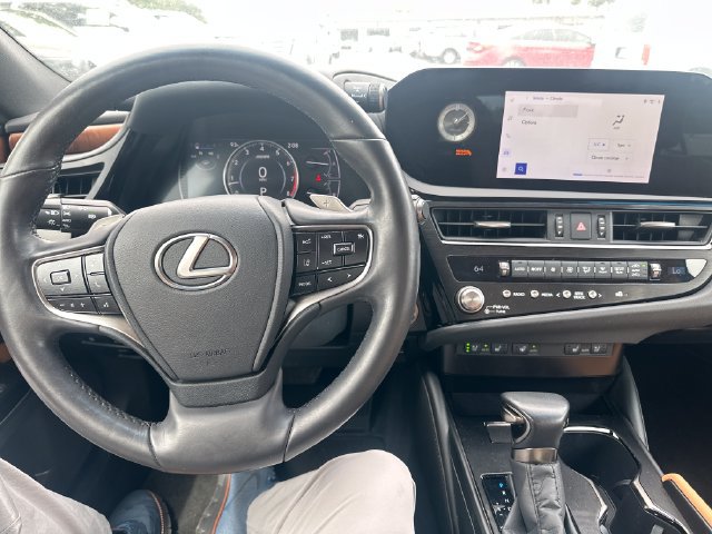 Used 2024 Lexus ES 350 w/ Premium Package FWD image 12
