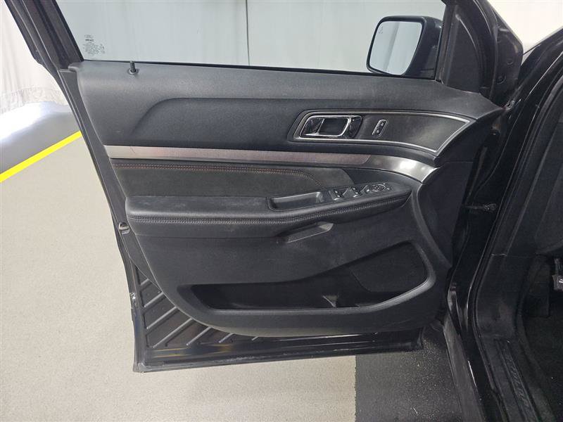 Used 2019 Ford Explorer XLT w/ Equipment Group 202A FWD image 13