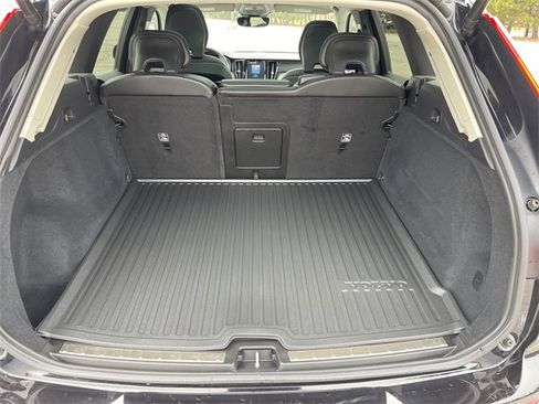 Used 2024 Volvo XC60 B5 Core image 19