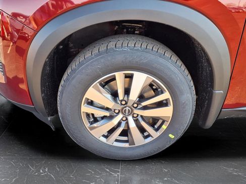 New 2026 Nissan Pathfinder SL image 9