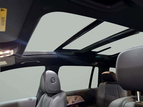 Used 2025 Mercedes-Benz GLS 450 4MATIC image 16