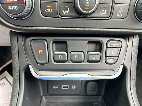 Used 2020 GMC Terrain SLE w/ Driver Convenience Package AWD/4WD image 15