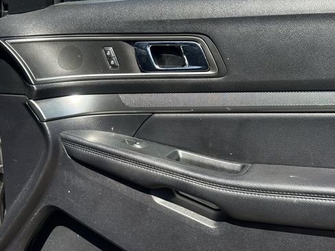 Used 2019 Ford Explorer XLT w/ Equipment Group 201A AWD/4WD image 27