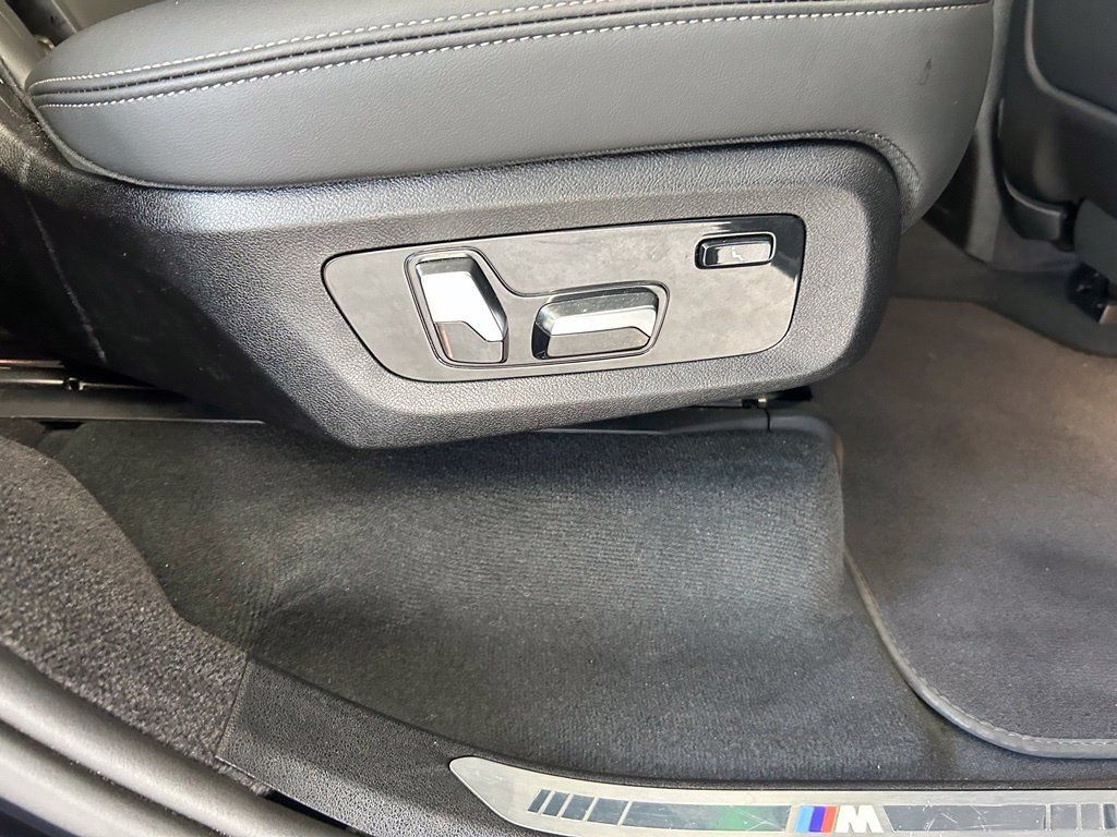 Used 2026 BMW X7 M60i AWD/4WD image 32