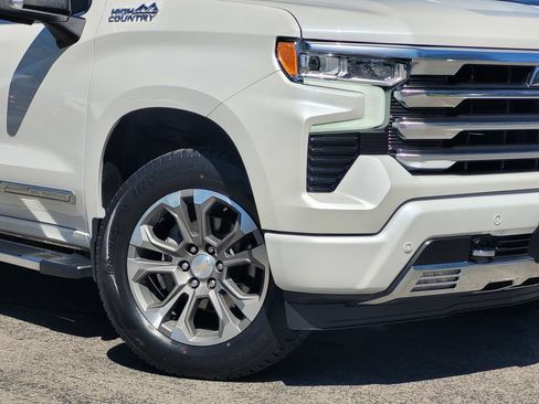 Used 2023 Chevrolet Silverado 1500 High Country w/ Technology Package AWD/4WD image 4