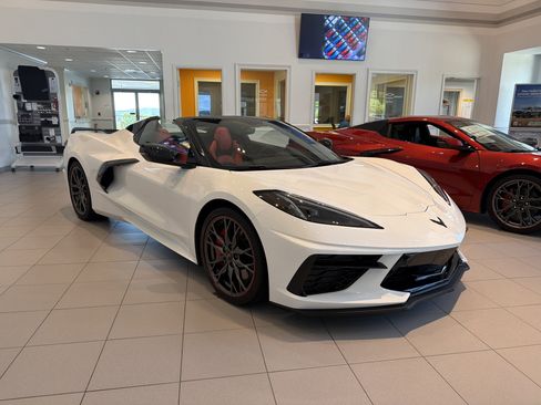Used 2023 Chevrolet Corvette Stingray Premium Conv w/ Z51 Performance Package RWD image 3