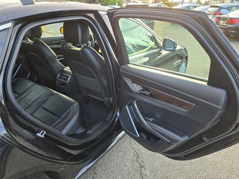 Used 2022 Jaguar XF R-Dynamic SE image 14