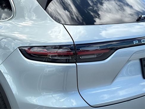 Used 2022 Porsche Cayenne image 15