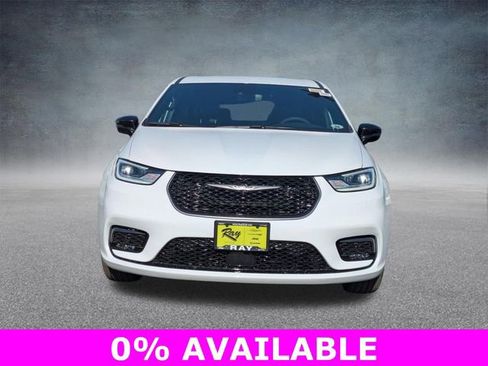 New 2026 Chrysler Pacifica Select image 9