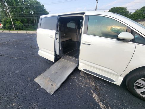 Used 2014 Honda Odyssey Touring Elite image 10