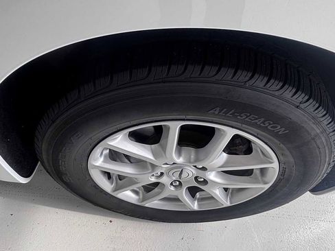 Used 2022 Chrysler Pacifica Touring-L FWD image 9