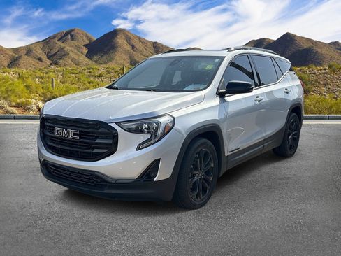 Used 2021 GMC Terrain SLT w/ Infotainment Package II FWD image 2