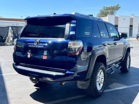 Used 2017 Toyota 4Runner SR5 AWD/4WD image 8